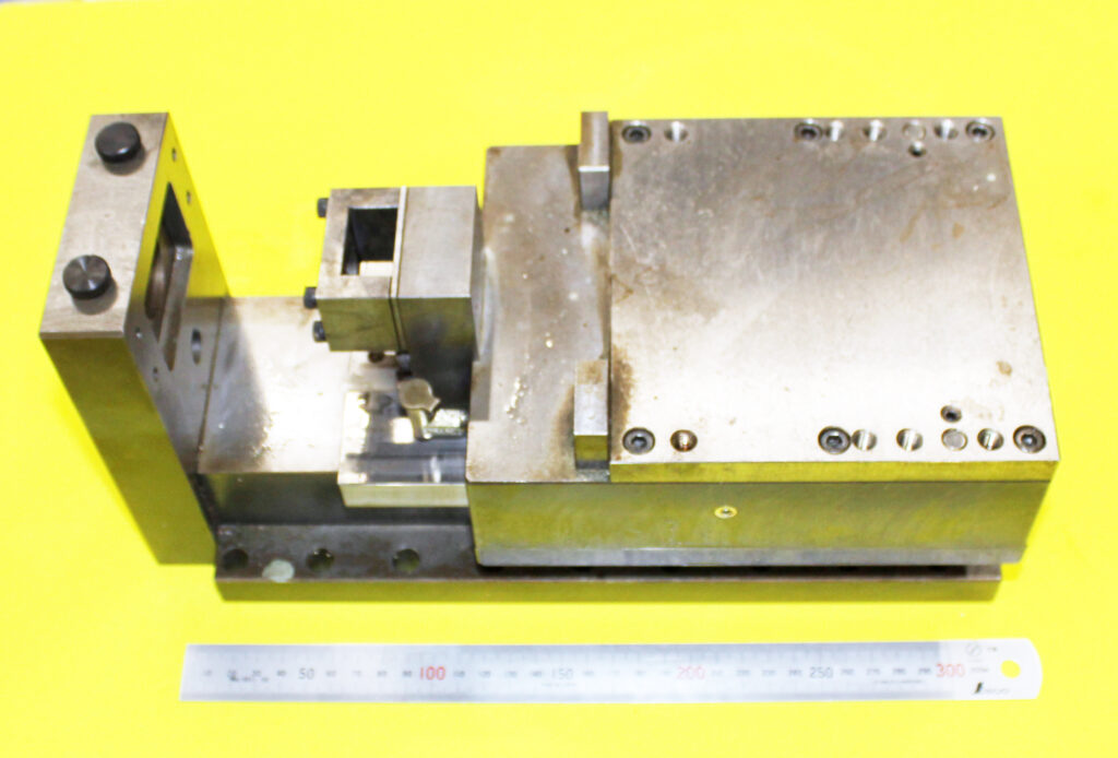 NITTO MFG., LTD.’s Proprietary Linear Slide Table 日東工作所独自開発 リニアスライドテーブル